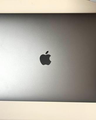 MacBook Pro 15” (2018)