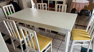 Tavolo e sedie soggiorno