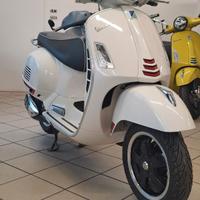 Piaggio Vespa GTS 300 Super