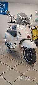 Piaggio Vespa GTS 300 Super