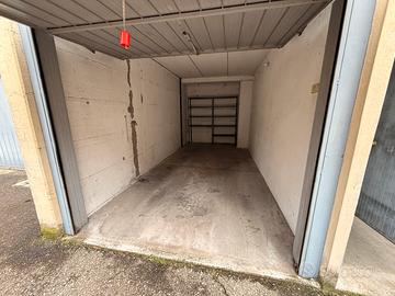 Garage di 15 mq in Vicolo Lago le Ore