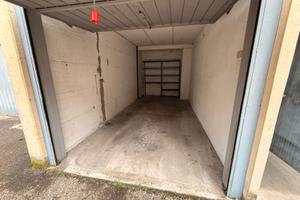 Garage di 15 mq in Vicolo Lago le Ore