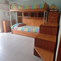 Cameretta blu e legno ciliegio 2 letti