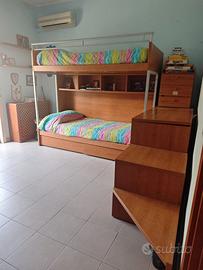 Cameretta blu e legno ciliegio 2 letti