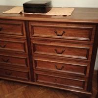 Comò in legno massello stile classico