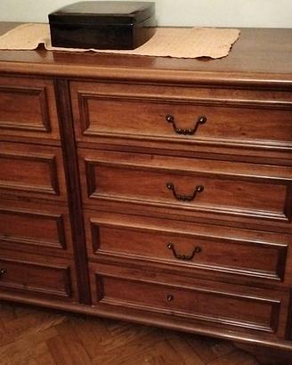 Comò in legno massello stile classico