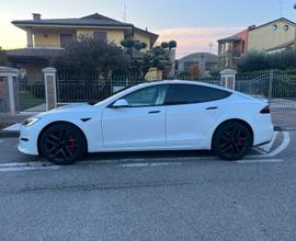 TESLA Model S Plaid '24 - Subentro leasing
