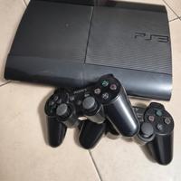  PS3 Slim (500GB), 2 Joypad Sony, 12 Giochi