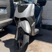 Kymco People 200i