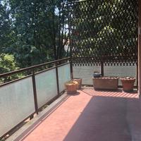 Ampia camera con balcone