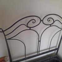 Letto in ferro battuto a una piazza