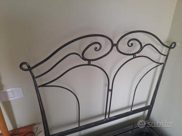 Letto in ferro battuto a una piazza