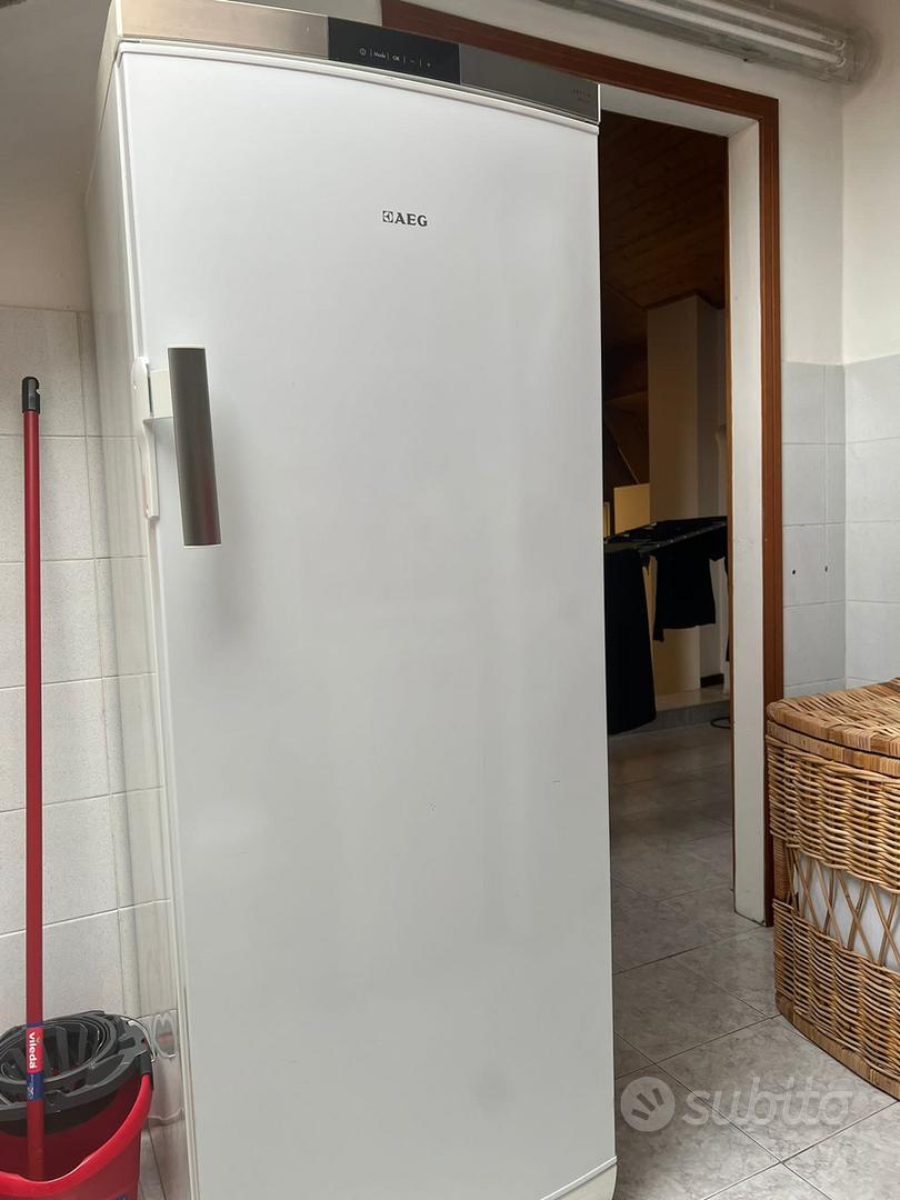 Freezer verticale Elettrodomestici In vendita a Novara