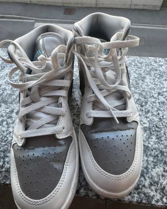 Nike Jordan Mid