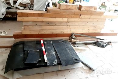 TRAVI E PILASTRI IN LEGNO LAMELLARE PER TETTOIA