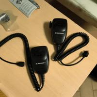 Due microfoni con altoparlante per radio Motorola.