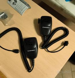Due microfoni con altoparlante per radio Motorola.