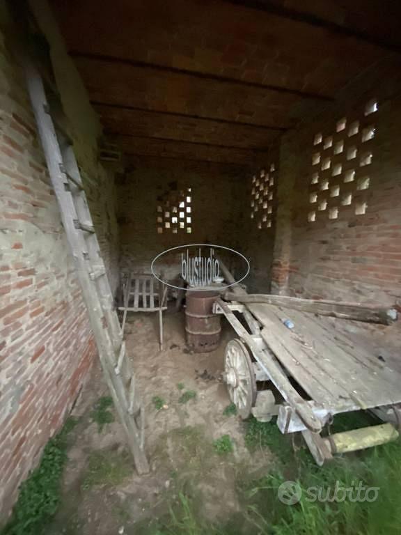 Rustico / Casale di 560 m² con più di 5 locali e b - Vista 4
