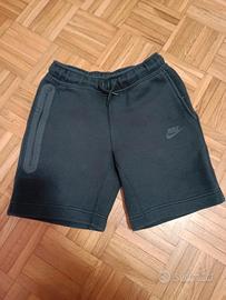 Nike Tech Fleece pantaloncini nero.