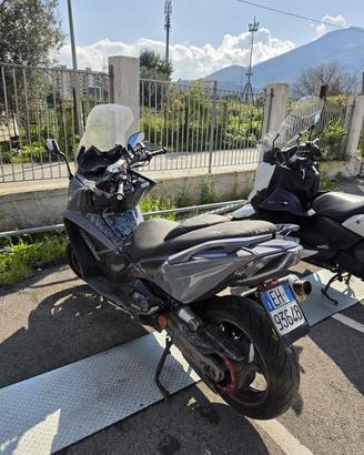 KYMCO AK 550