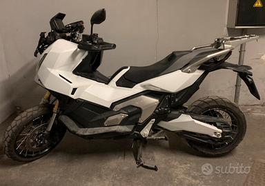 Honda X-ADV 2025 Km 1900 Incidentato