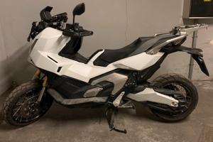 Honda X-ADV 2025 Km 1900 Incidentato