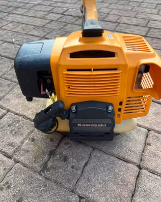Decespugliatore Kawasaki TJ53. 