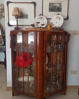 Mobilia antica di pregio