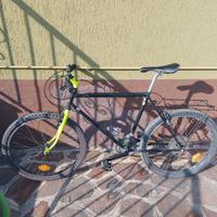 2 MTB da 26 pollici, 18 rapporti