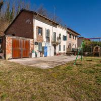 CASA SEMINDIPENDENTE A REVIGLIASCO D'ASTI