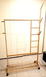 appendi abiti in legno  con rotelle porta scarpe 