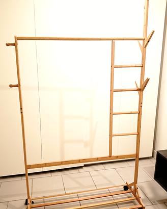 appendi abiti in legno  con rotelle porta scarpe 