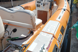 Gommone con carrello permuto con trattore