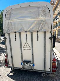 Van per trasporto cavalli