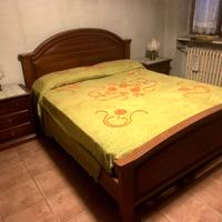 Camera da letto in noce massiccio