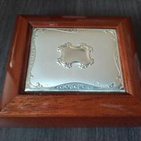 Portagioie in legno con placca d'argento