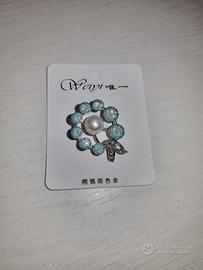Spilla elegante a fiore azzurro 