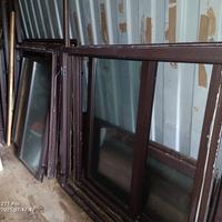 Infissi in alluminio e in legno con persiane 