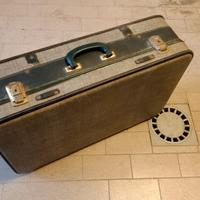 valigia vintage di cartone