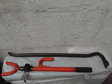 blocca sterzo a bastone e leva piede di porco.