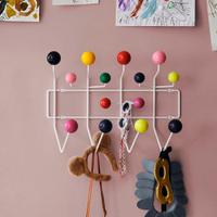 Appendiabiti in stile Hang it all Charles Eames
