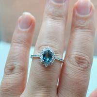 Anello in acciaio con Topazio Blu