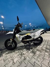 Husqvarna Supermoto 701