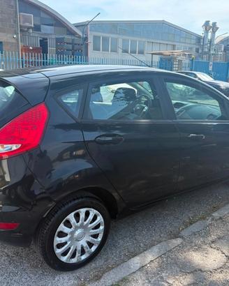Ford Fiesta 1.4 5 porte BENZ- GPL Titanium 2010