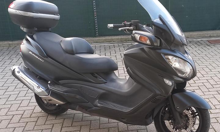 Suzuky Burgman 650 2016 LEGGERE