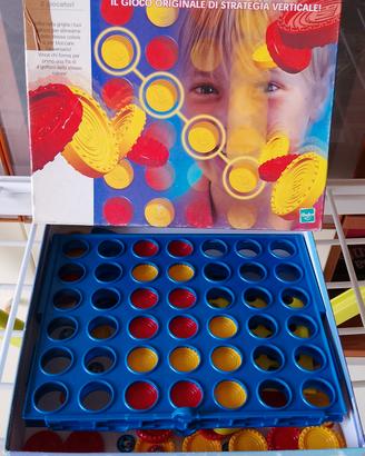 gioco da tavolo Forza quattro della MB