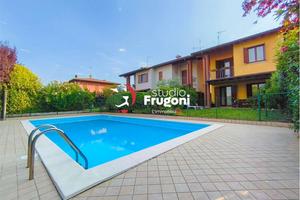 VILLA BIFAMILIARE CON 3 CAMERE E PISCINA