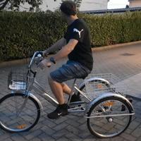 bicicletta tre ruote  triciclo