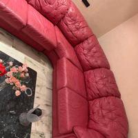 Divano in pelle rosa