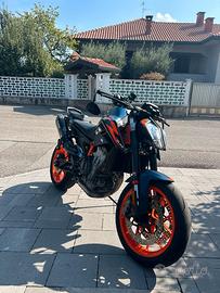 KTM Duke 890R